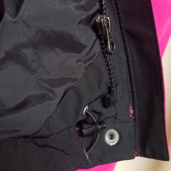 EUC/LN TNF Hyvent Raspberry Pink Snow rain jacket - Picture 8 of 16